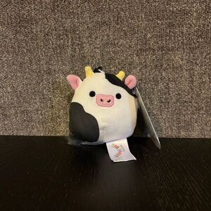 Clover Bull/Cow Squishmallow Clip